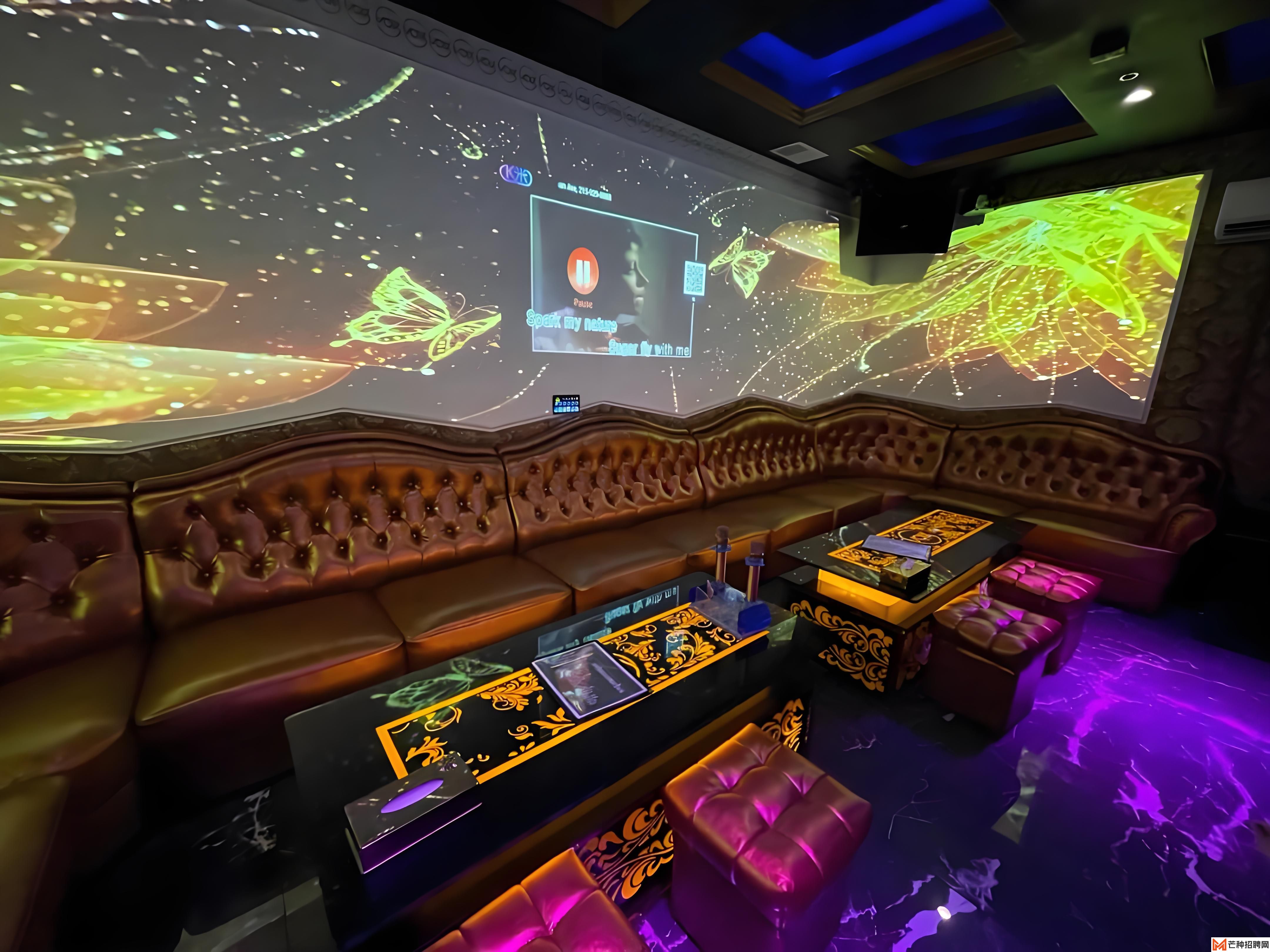 KTV社交礼仪指南：畅享欢唱时光，注意行为细节