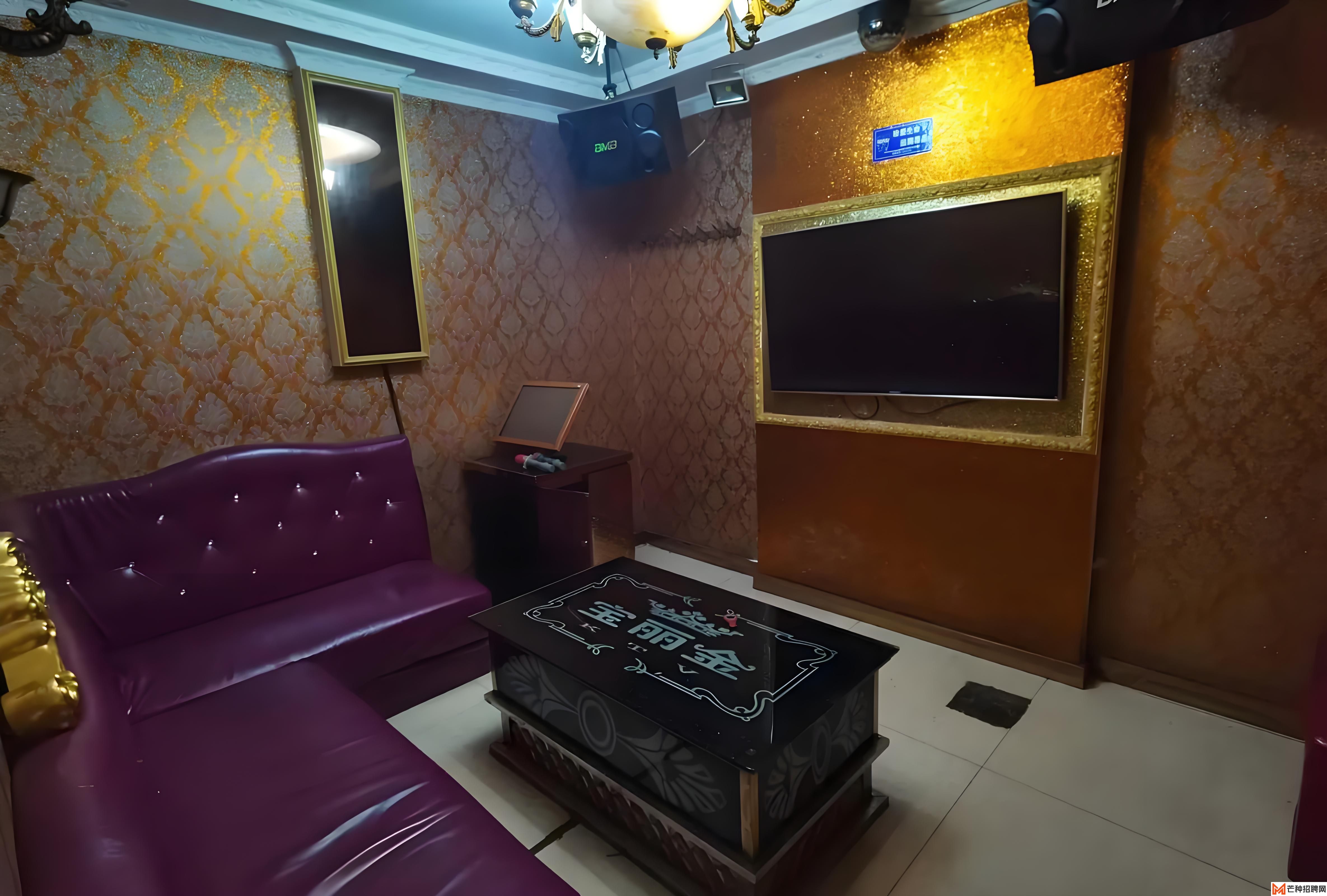 汉口江滩酒吧街探秘：年轻人的打卡圣地