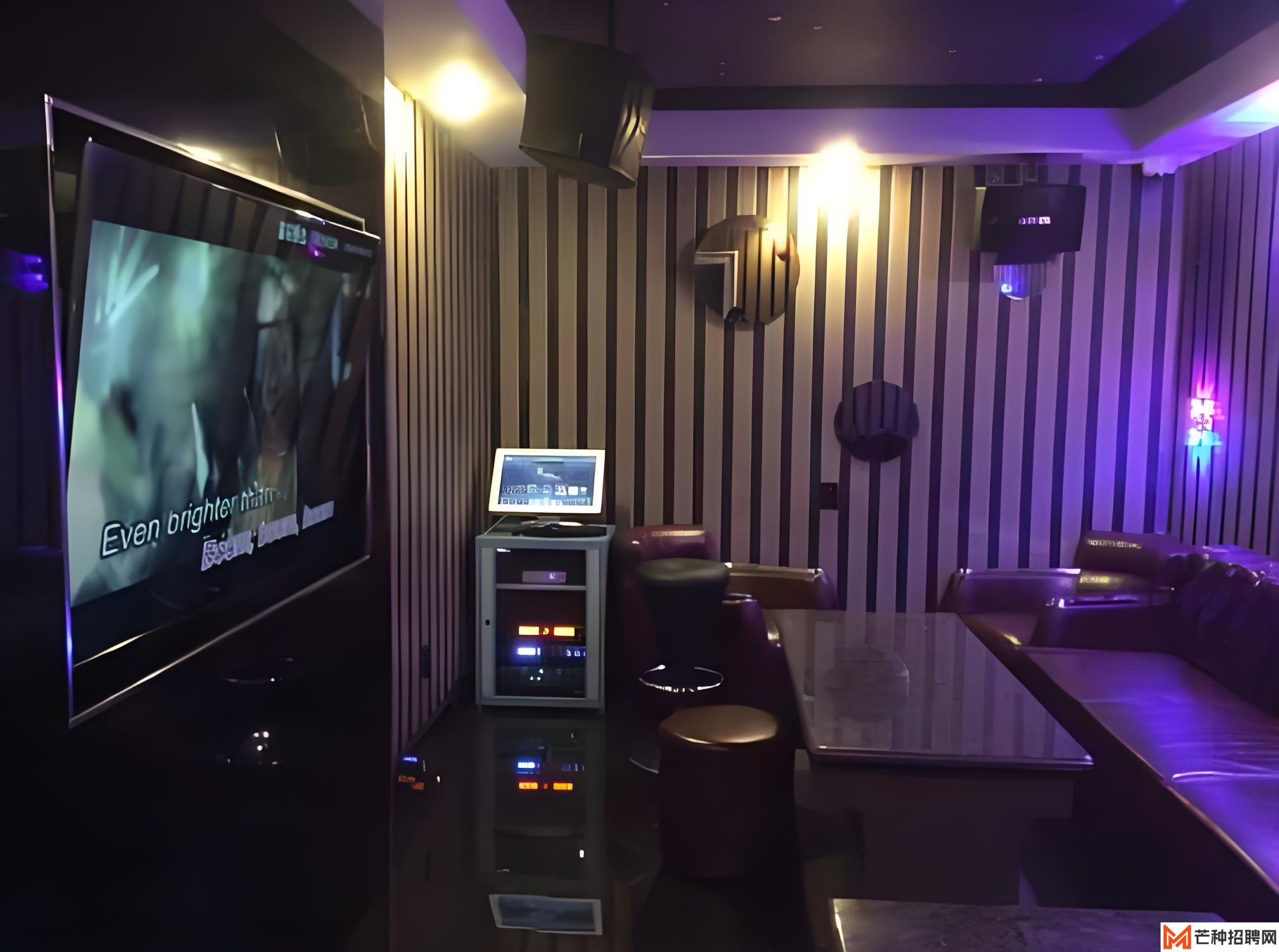 武汉夜场穿搭指南：成为全场焦点的必备法则