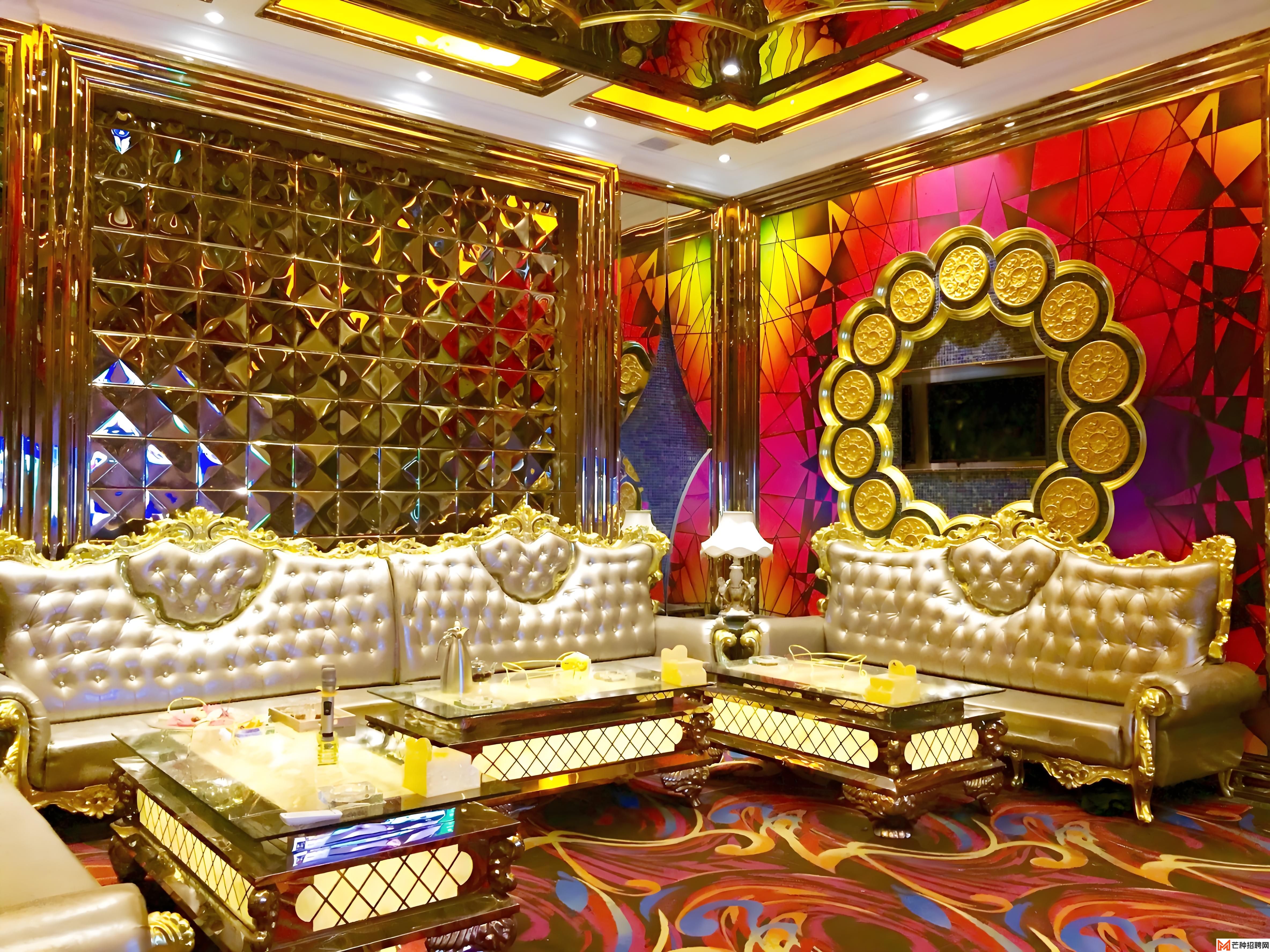 探索武汉夜生活：武昌至汉阳的活力之旅